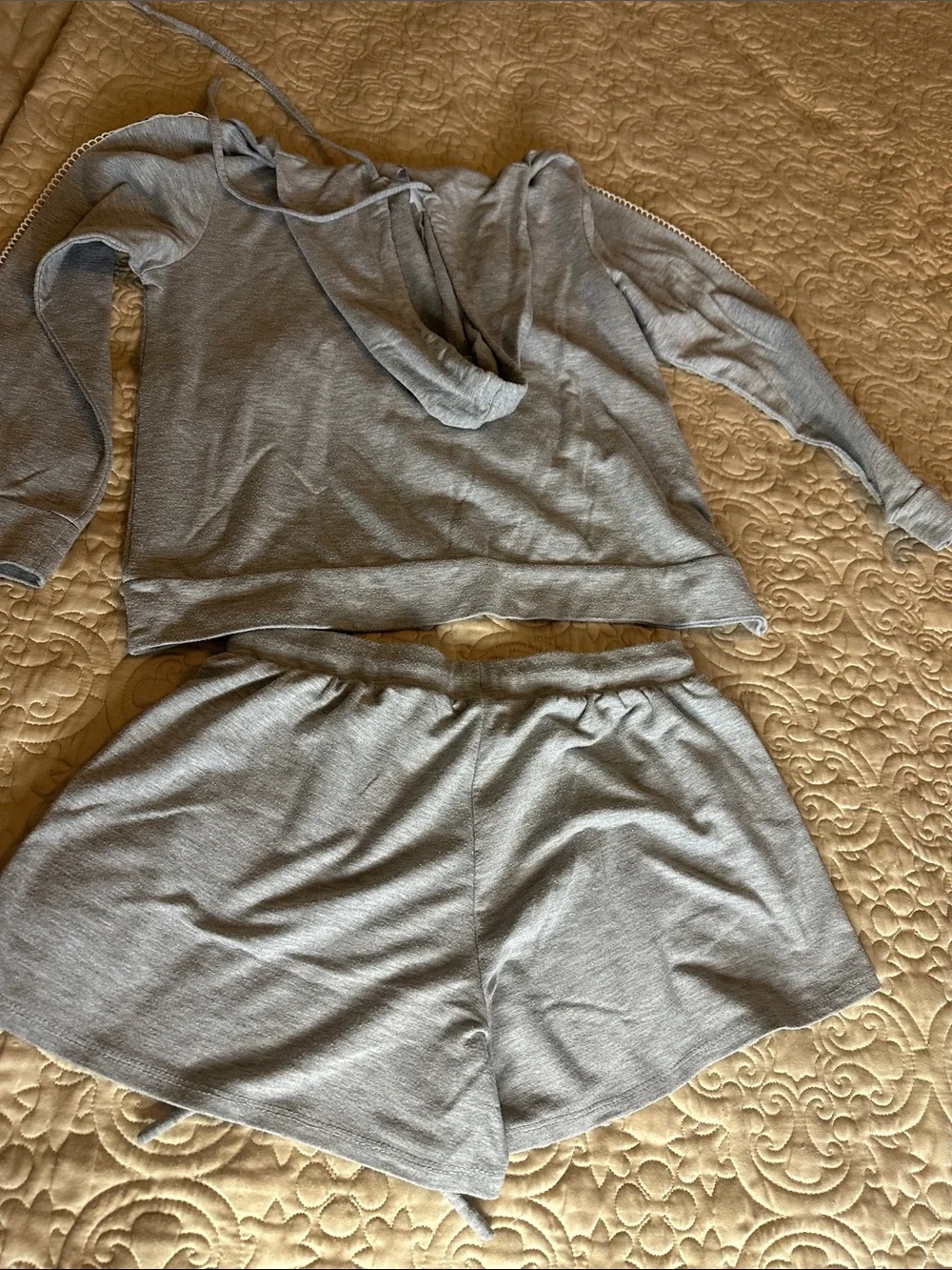 Women’s Gray Lace-Trim Hoodie & Shorts Sleep Set - Picture 4 of 4